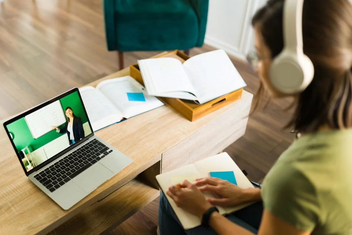 Is a 22-Inch Portable Monitor the Right Balance Between Size and Portability?