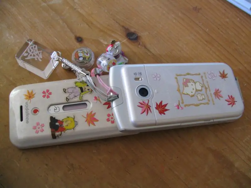Celulares no Japão - Curiosidades e modelos japoneses Celulares no Japão - Curiosidades e modelos japoneses