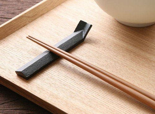 Hashi - Tips and Rules on how to use and hold the chopsticks