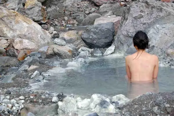 Como banhar nas Fontes Termais do Japão