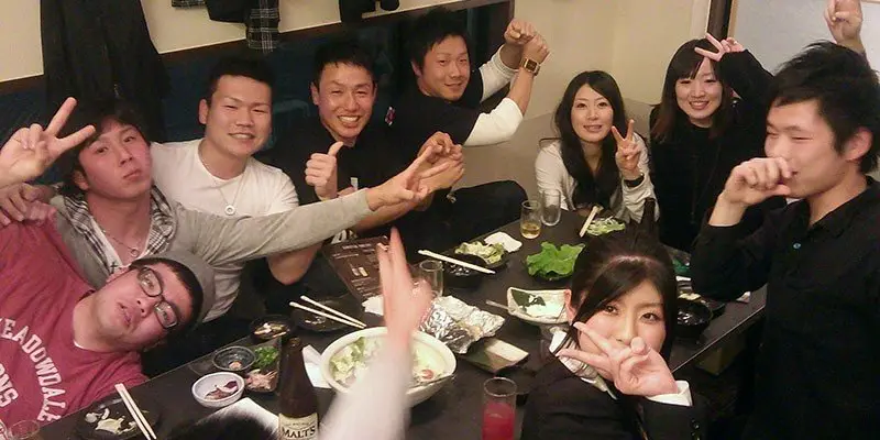 Les expériences ne définissent pas le Japon. Soirée gokon au Japon, rencontre organisée entre amis et connaissances