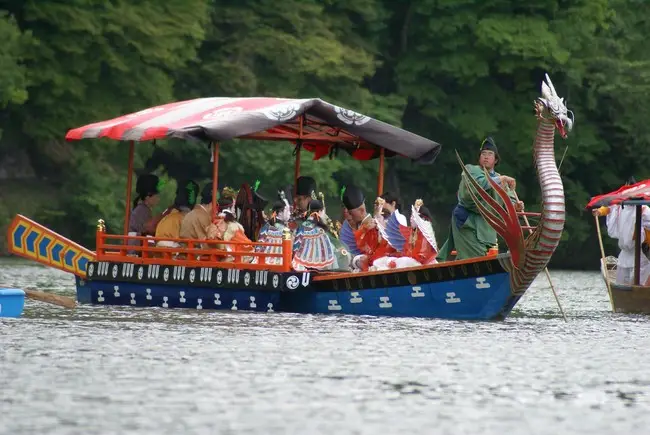 Mifune Matsuri (17 de Maio, Kyoto)