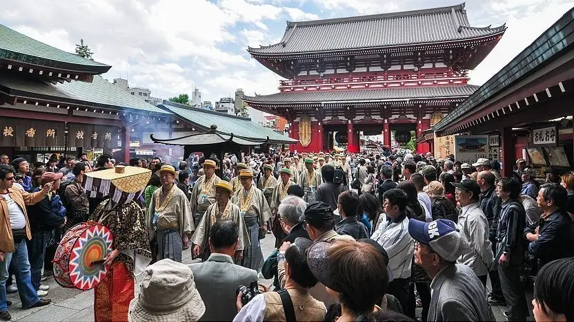 Sanja Matsuri (15 a 17 de Maio, Tóquio)