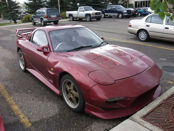 Mazda RX-7, também conhecido como Efini RX-7