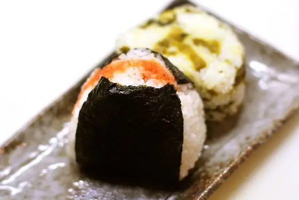 โอนิกิริในญี่ปุ่น โอนิกิริซึ่งเป็นของกินเล่นแบบญี่ปุ่น