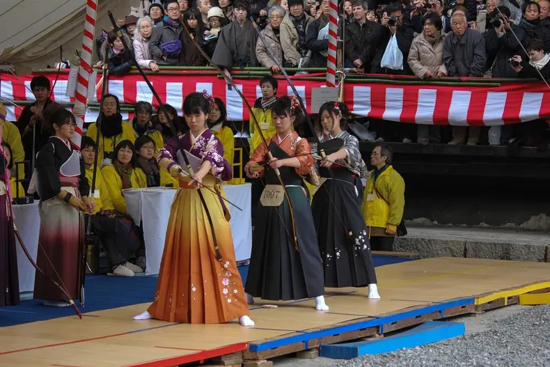 Kimono – Tudo sobre a roupa tradicional japonesa Kimono - Partes e acessórios da roupa tradicional japonesa