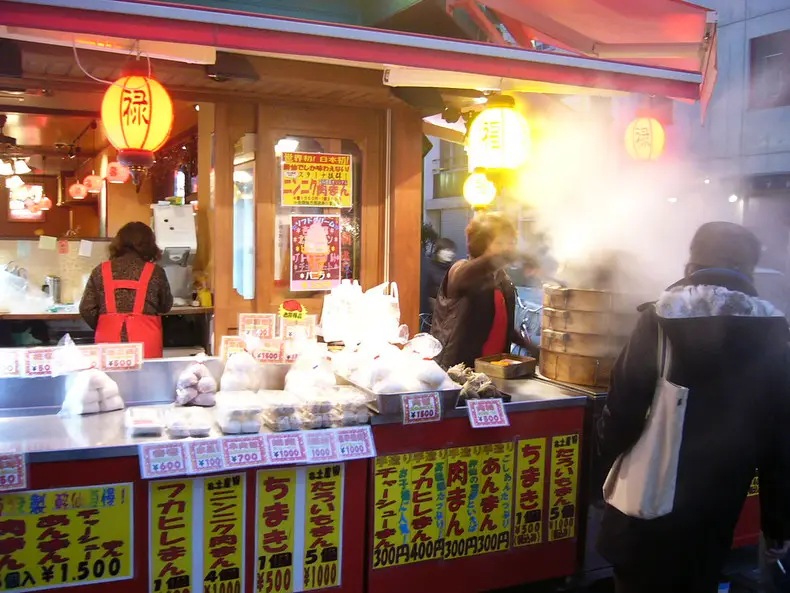 Nikuman - Pão japonês recheado com carne, cozido a vapor Nikuman - Pão japonês recheado com carne, cozido a vapor