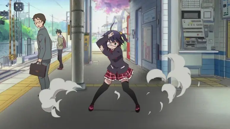 Szene aus Chuunibyou demo Koi ga Shitai: Rikka im klassischen Chuunibyou-Pose mit dem imaginären Auge