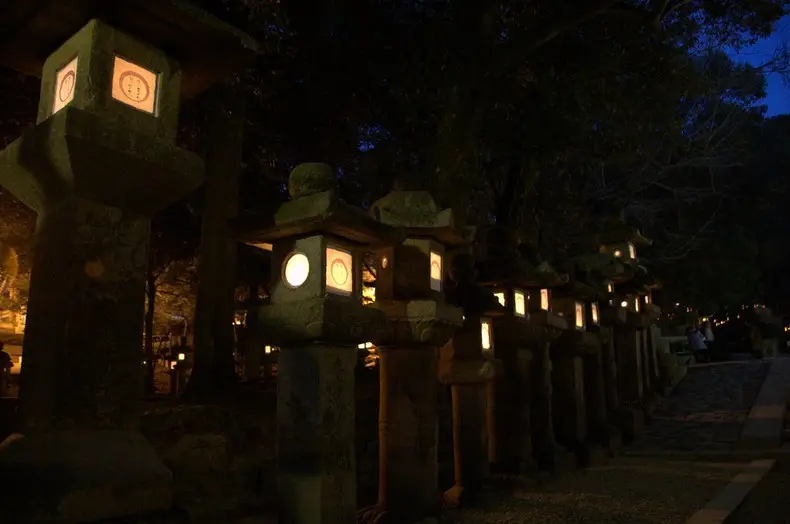Descubre Nara: la ciudad de los ciervos Linternas en Kasuga Taisha, Nara
