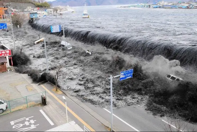 Tsunamis in Japan: die größten der Geschichte