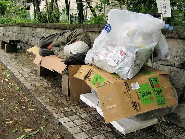 Os Invisíveis moradores de rua no Japão