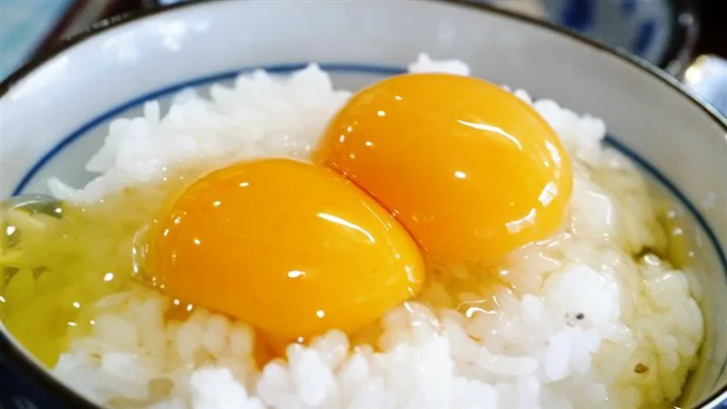 ¿Por qué los japoneses comen huevo crudo? ¿No es peligroso?