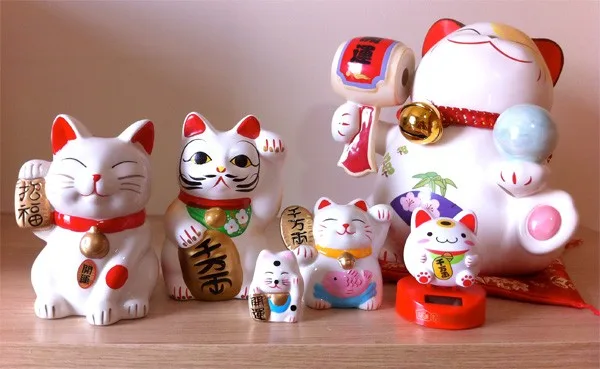 Maneki-neko, o gato da sorte japonês Maneki-neko japonês usado como símbolo de sorte e prosperidade