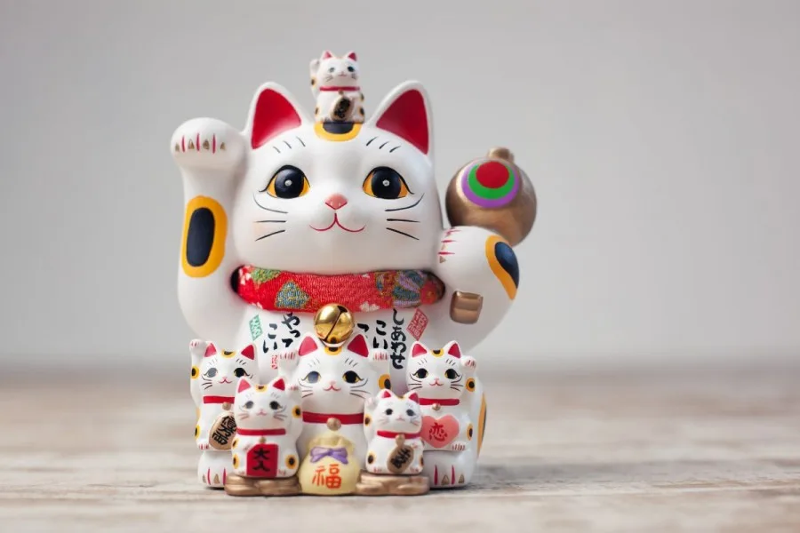 마네키네코 - 일본의 행운 고양이 - 의미와 유래