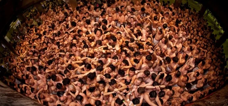 Artistas japoneses mais polêmicos que a performance nu Festival Hadaka Matsuri no Japão