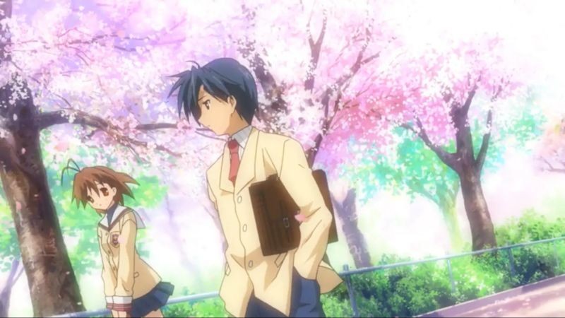 Clannad — Tomoya e Nagisa caminham pelo pátio da escola