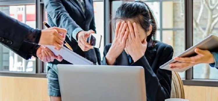 Mulheres no trabalho no Japão Mulher trabalhando em ambiente profissional no Japão