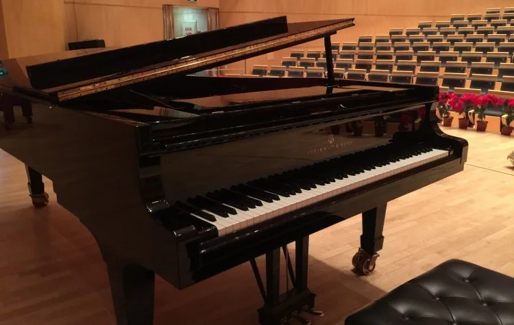 Piano usado como exemplo de estudo de japonês com músicas