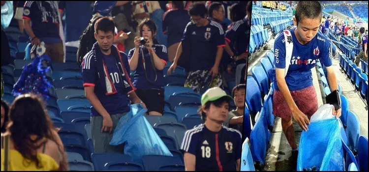 Torcida japonesa limpando o estádio após o jogo Torcedores japoneses limpando arquibancada após partida de futebol