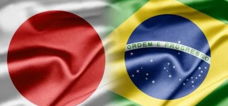 Bandeiras do Brasil, Japão e Estados Unidos representando comparação estatística