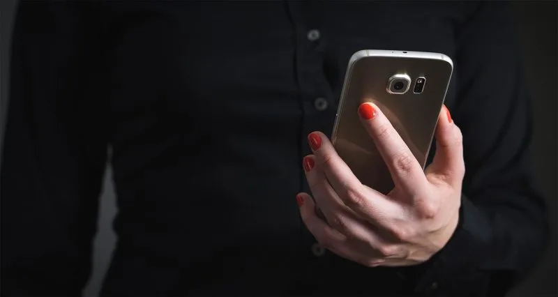 Tela do aplicativo LINE usada para ilustrar diferenças de comunicação entre Japão e apps globais