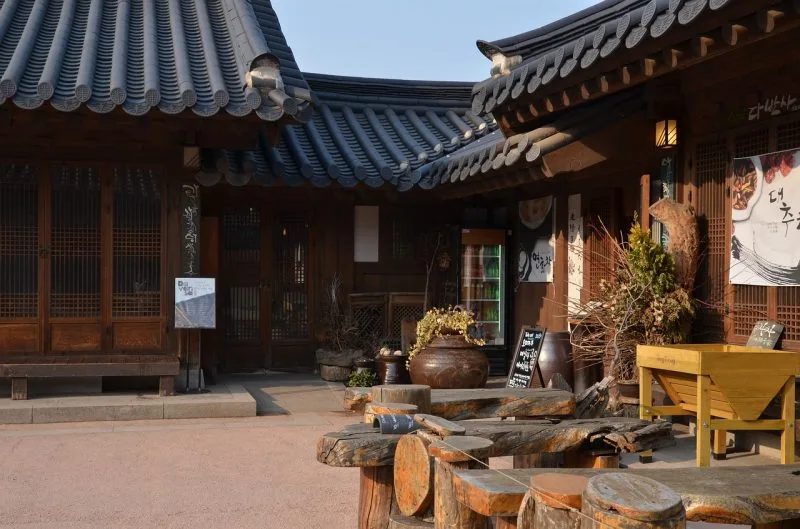 Rua na Coreia do Sul como contexto cultural para aprender a língua