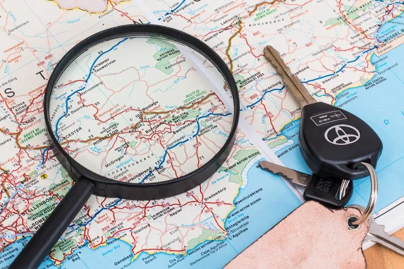 Documentos para dirigir no Japão Pessoa dirigindo carro no Japão