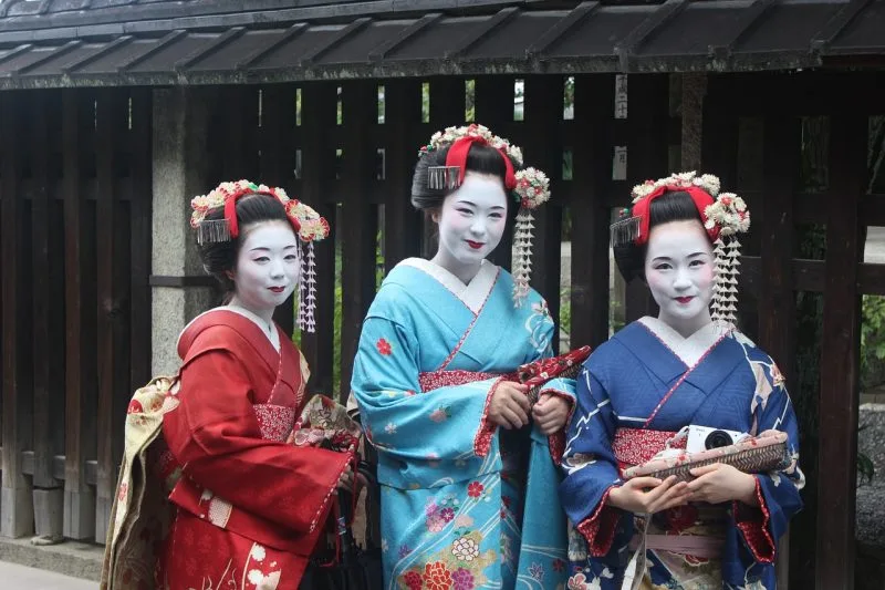 gueixa-no-japao - maquiagens japonesas Gueixa – Siapa sebenarnya mereka? Sejarah dan Keunikan