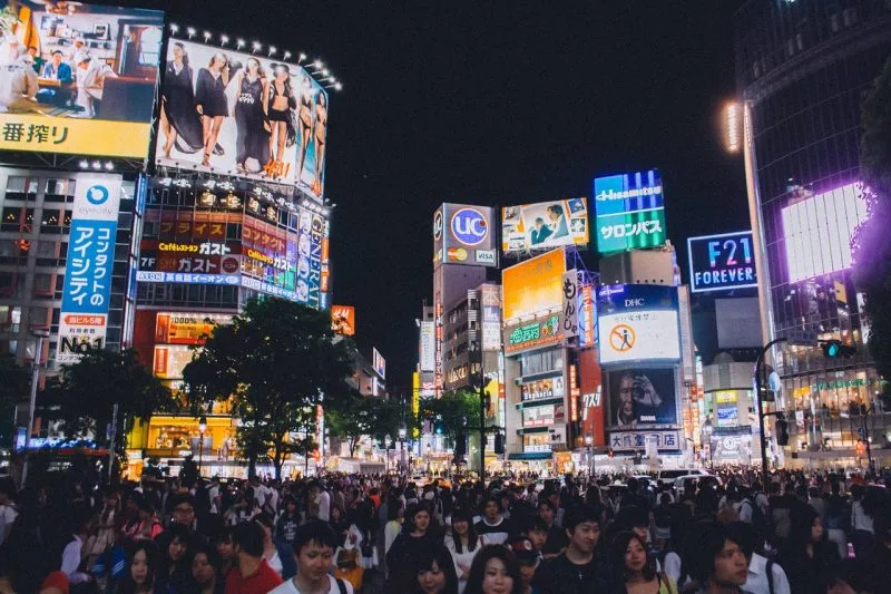 Shibuya Shibuya em Tóquio representando consumo, mobilidade e vida econômica intensa