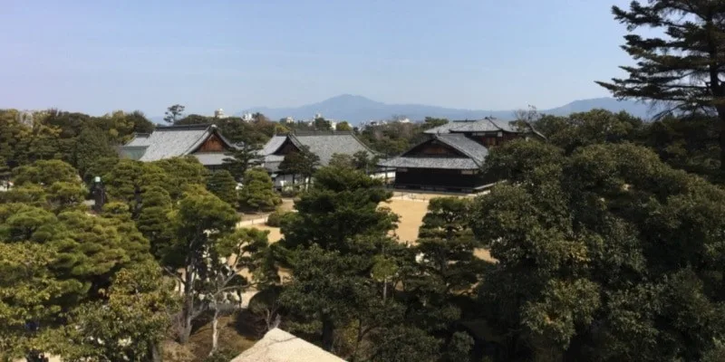 Castelo Ninomaru em Kyoto Castelo Ninomaru em Kyoto visto por fora durante passeio econômico