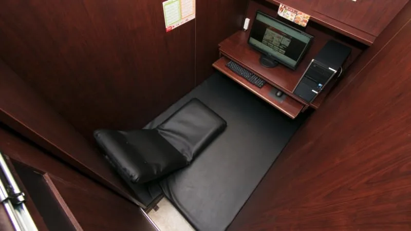 Manga Kissa - Internet Café - Hospedagem barata no Japão Manga Kissa - Internet Café - Hospedagem barata no Japão