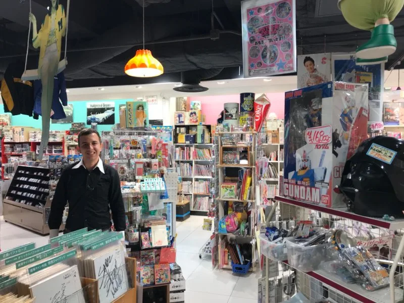 Loja japonesa de colecionáveis usados Kevin em loja japonesa de colecionáveis usados em Osaka