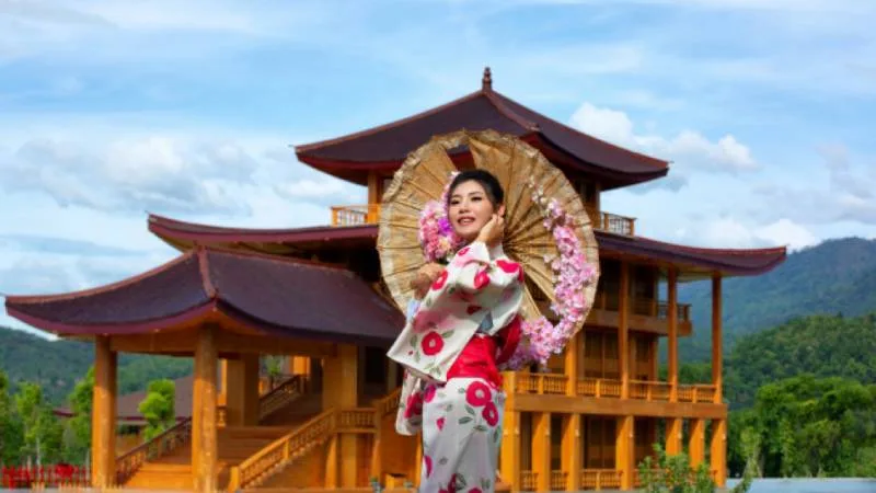 Mulher japonesa com aparência natural em referência a cuidados de beleza
