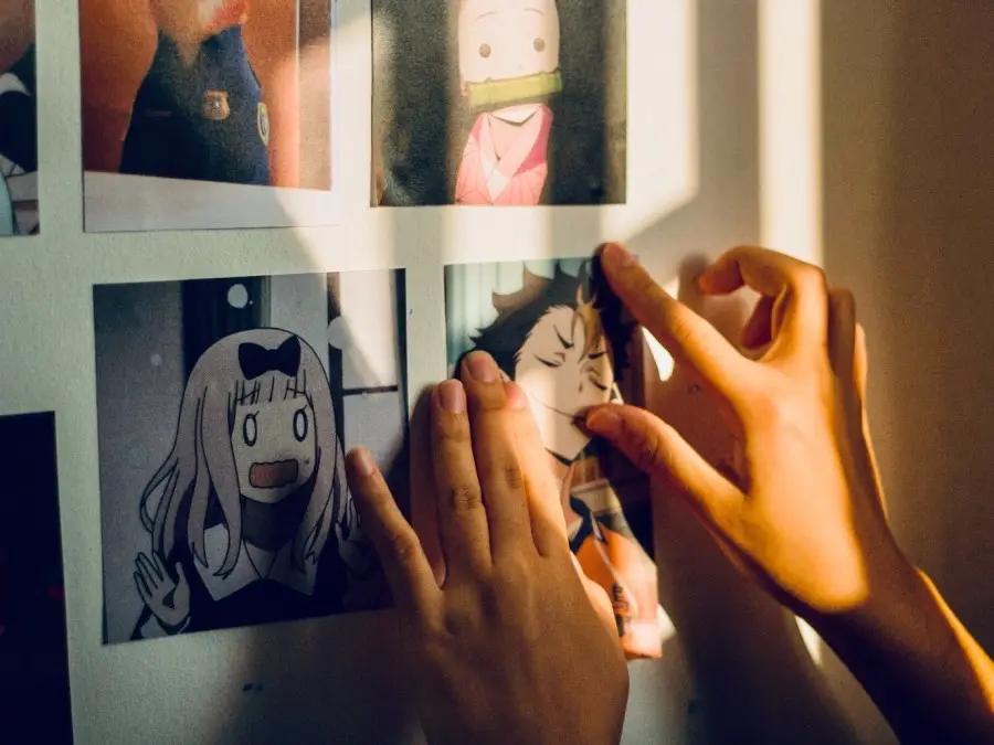 Colagem de personagens de anime usada para ilustrar uma temporada cheia de estreias e continuações