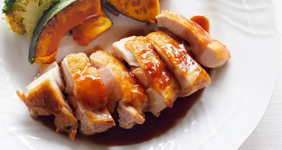 Molho teriyaki brilhante usado em pratos japoneses