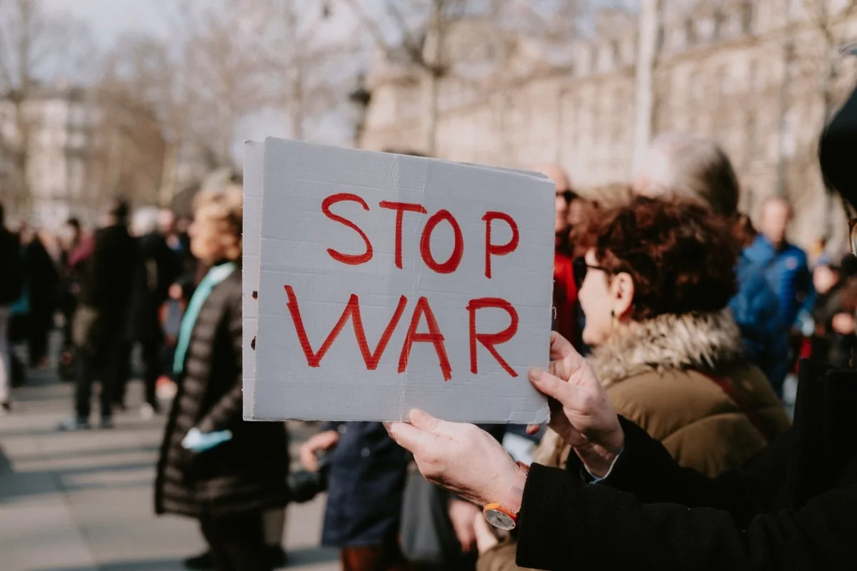 Como dizer "Oro pela paz na Ucrânia" em japonês?