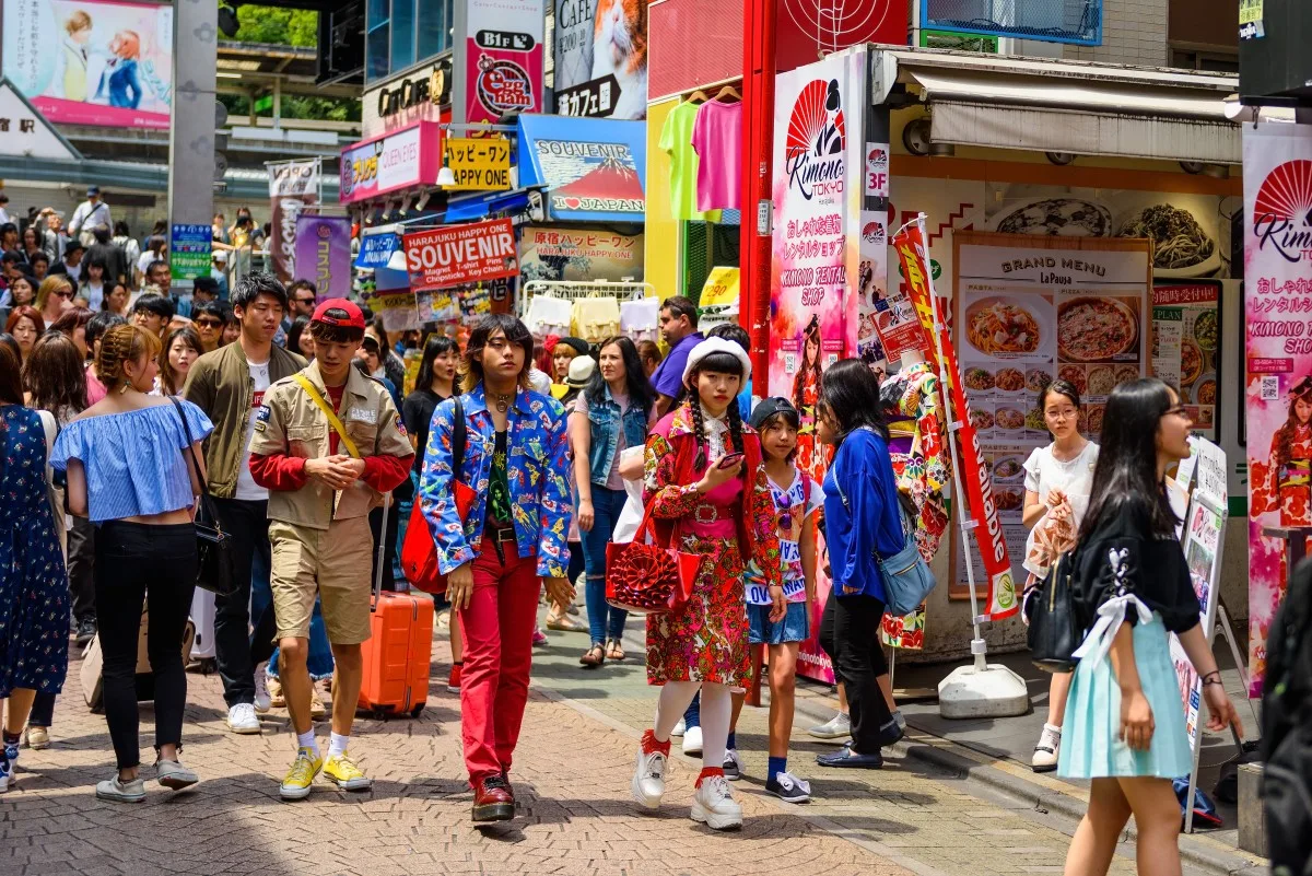 Harajuku Jovens em Harajuku mostrando a força da moda japonesa