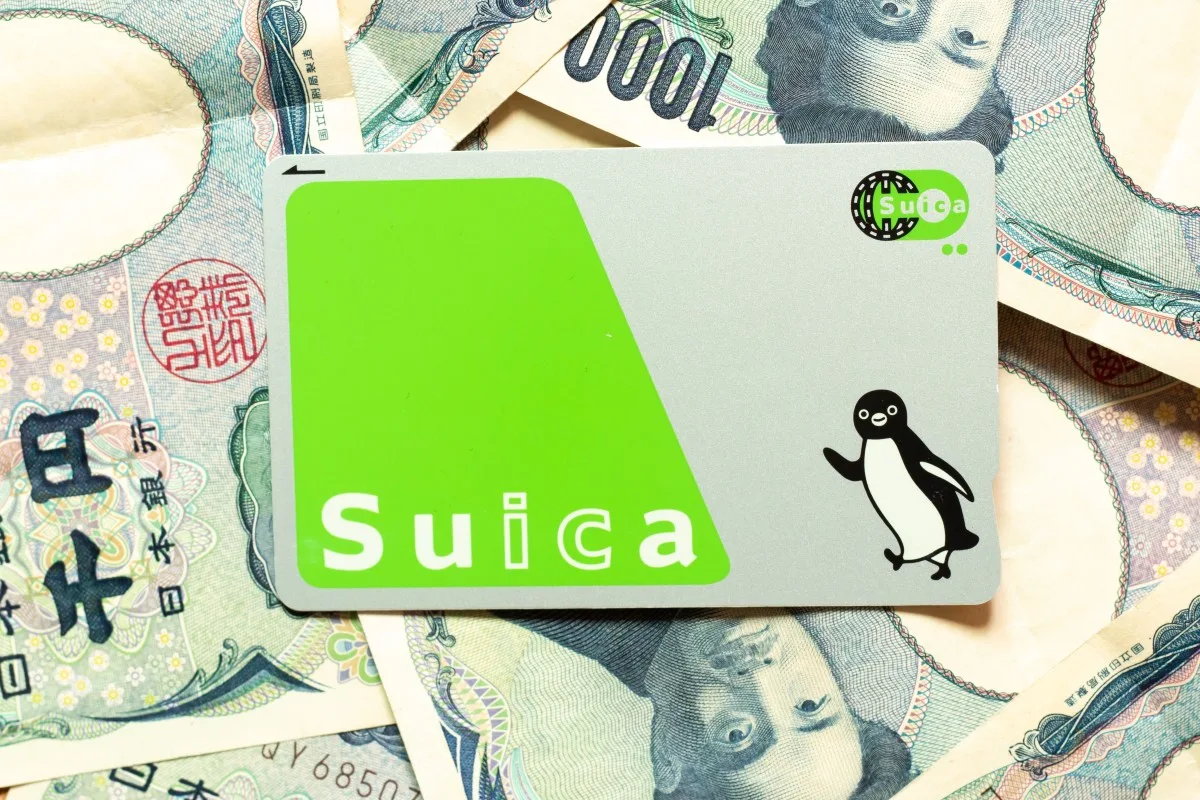 Bangkok, Thailand - Nov 15, 2019 : Suica card on Japanese 1000 yen banknote background