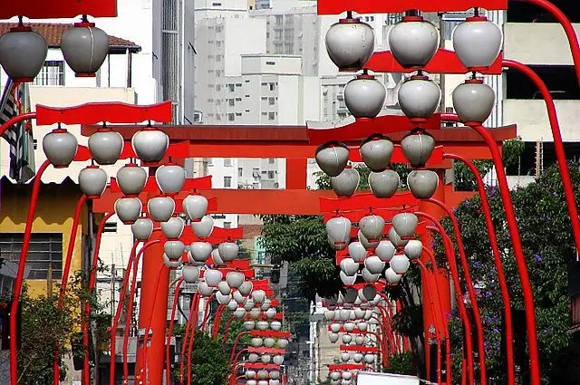 A história e a cultura japonesa no bairro da Liberdade-SP