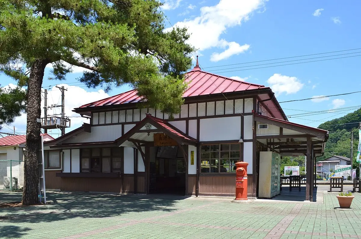 Pintu masuk Stasiun Nagatoro, halte kereta kecil di pedesaan Saitama yang menjadi titik awal menuju ngarai sungai dan Gunung Hodosan