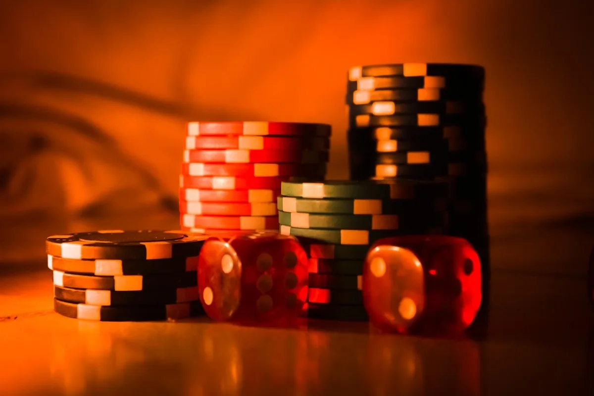 Sorte na cultura japonesa e nos jogos de cassino: o que é mito, o que é história e o que vale repensar